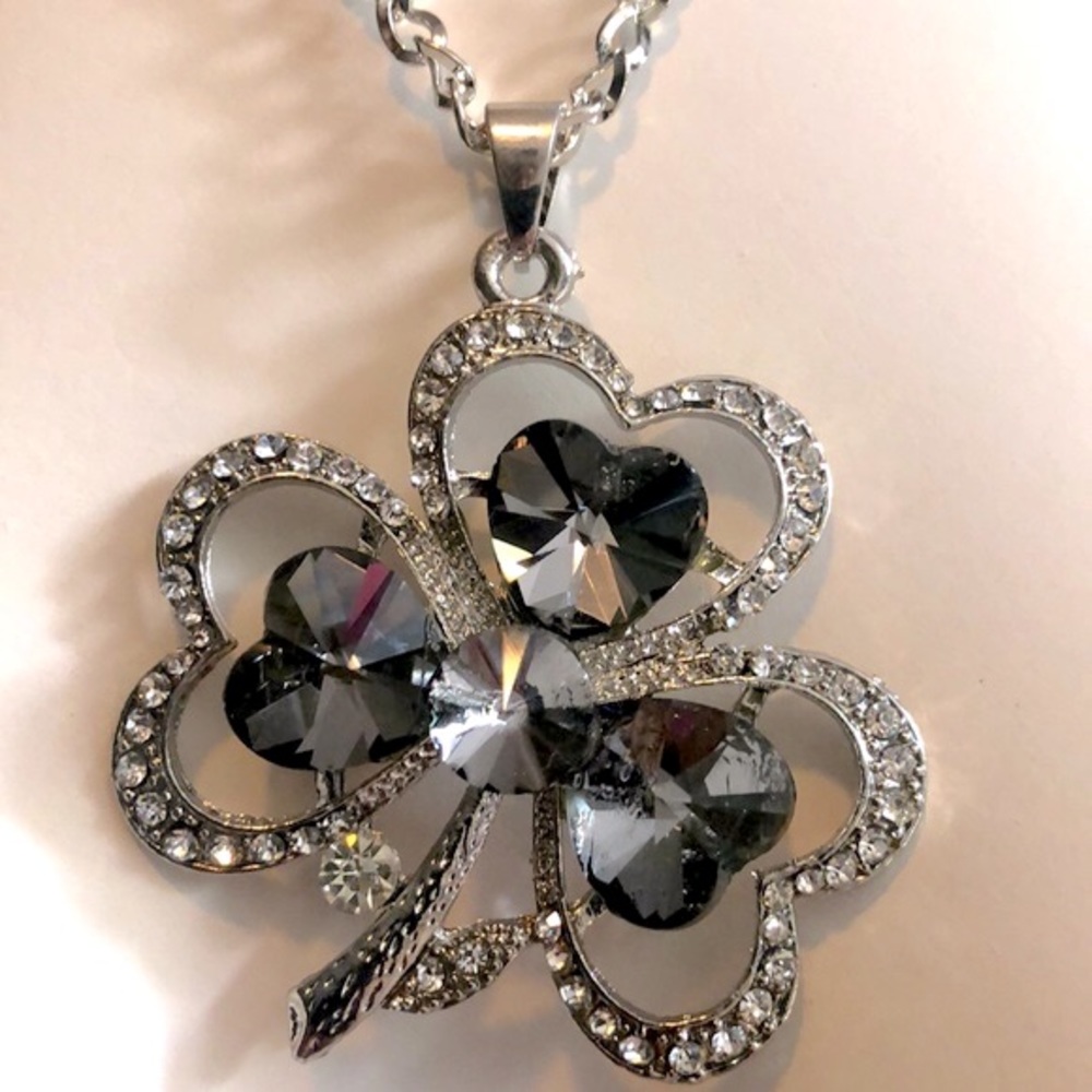 2 x $20‼️ CLOVER PENDANT / NECKLACE Silver & Gray embellished Crystal Gift Idea - Picture 1 of 8
